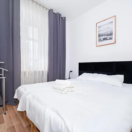 Park Staromiejski Standard By Bookinghost