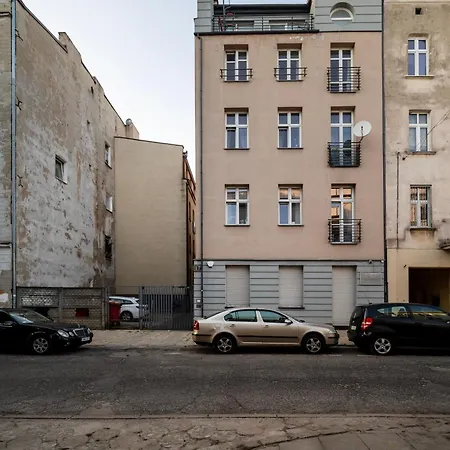 Park Staromiejski Standard By Bookinghost *